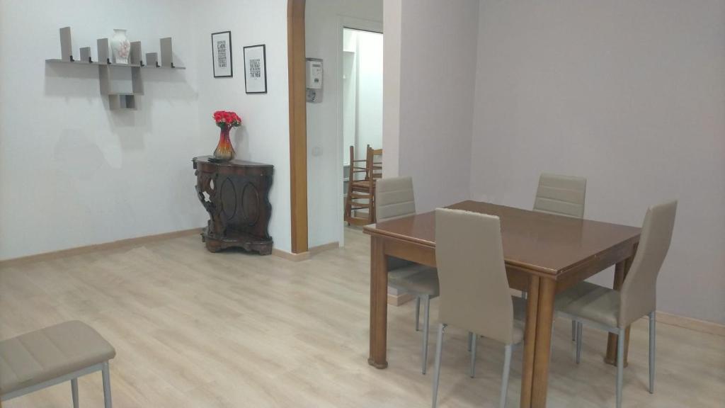 A seating area at Renovated Loft with Vesuvio view terrace