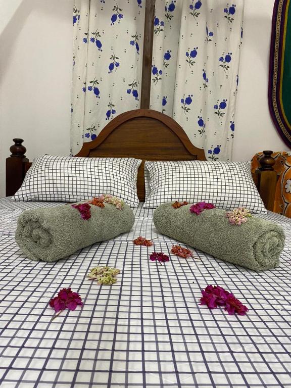 Postel nebo postele na pokoji v ubytování Sanaa Hostel