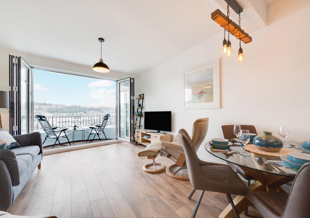 2A Riverview Top Flat, Dartmouth Updated 2024 Prices