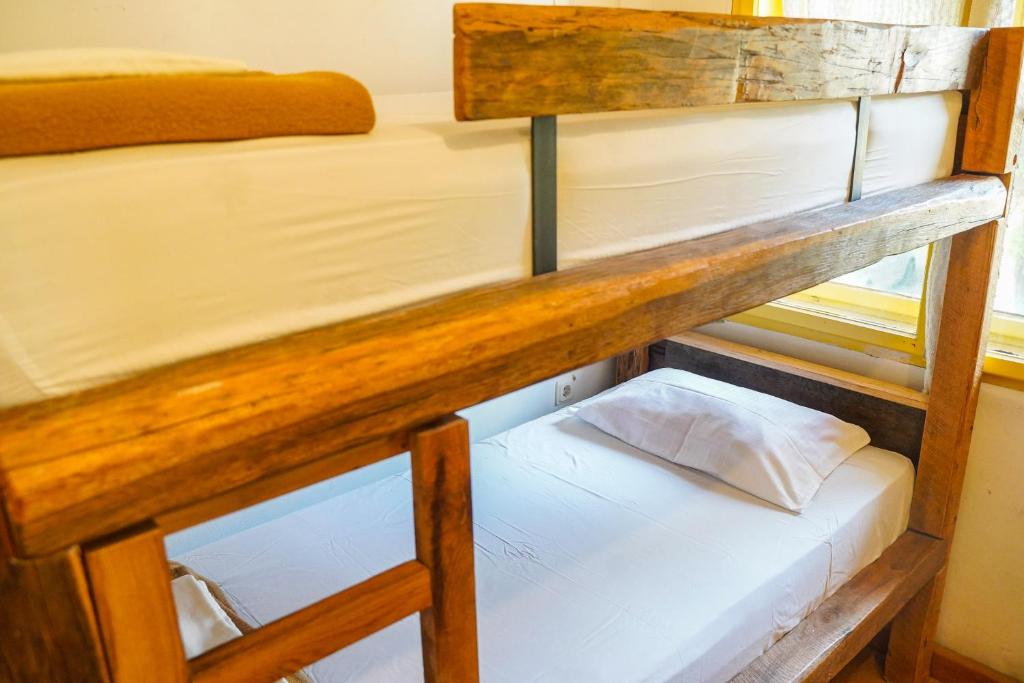 Postel nebo postele na pokoji v ubytování Planinarski dom ''Bijele stijene'' Mountain lodge