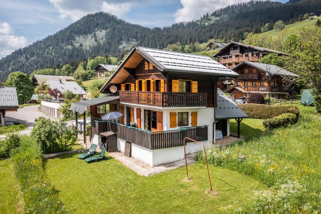 an aerial view of a house in the mountains at Chalet Perce Neige in Châtel