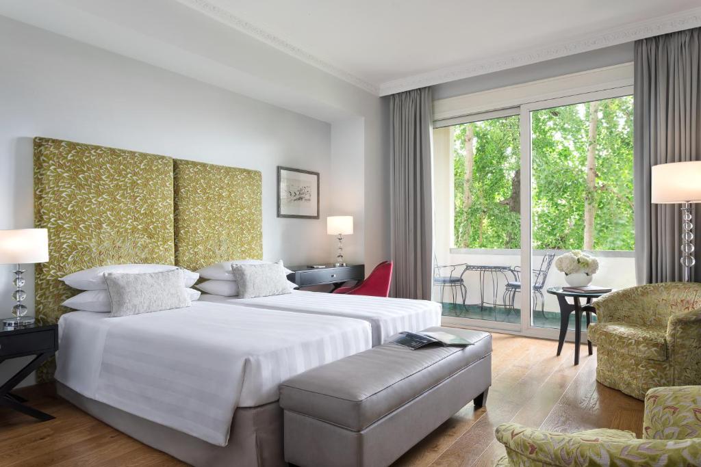 Sina Villa Medici, Autograph Collection - Resim 5