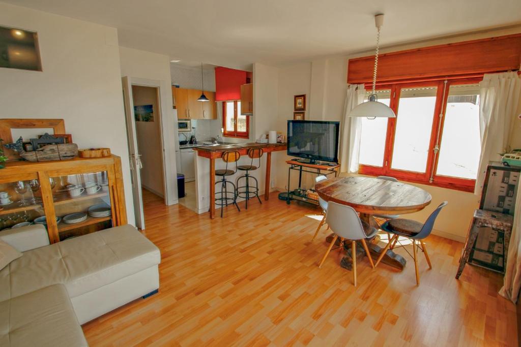 Kuchyň nebo kuchyňský kout v ubytování La Playita - beachfront apartment with stunning ocean view in Moraira