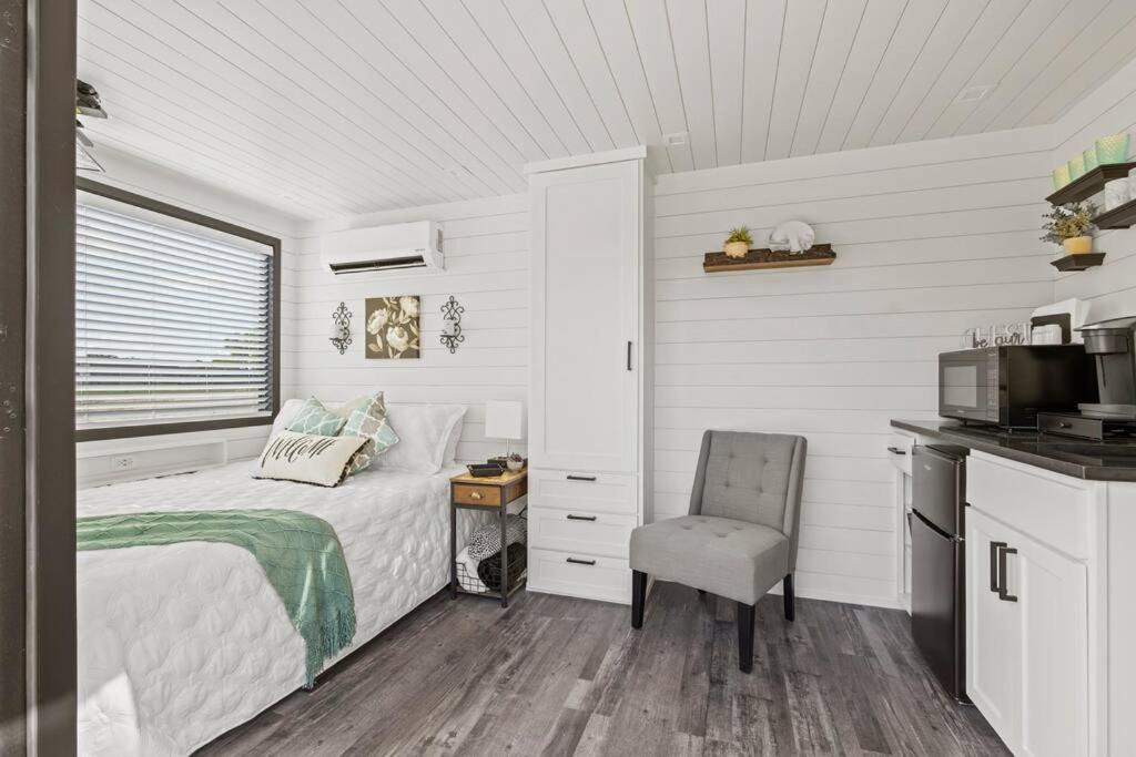 New Wilderness Hideout-Cozy Container Home photo