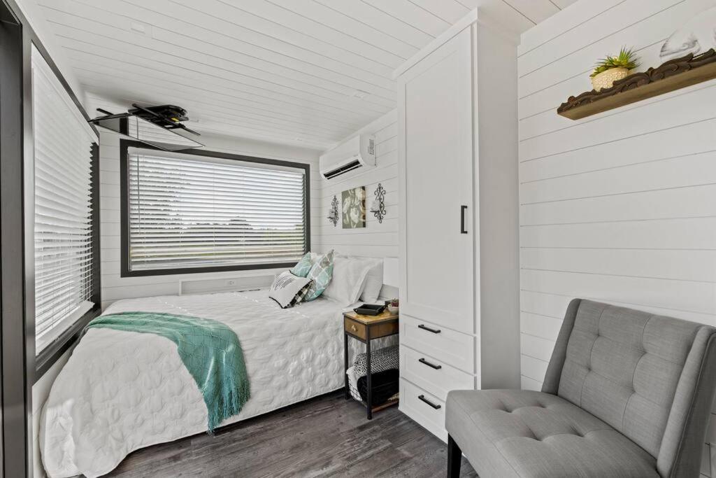 New Wilderness Hideout-Cozy Container Home photo