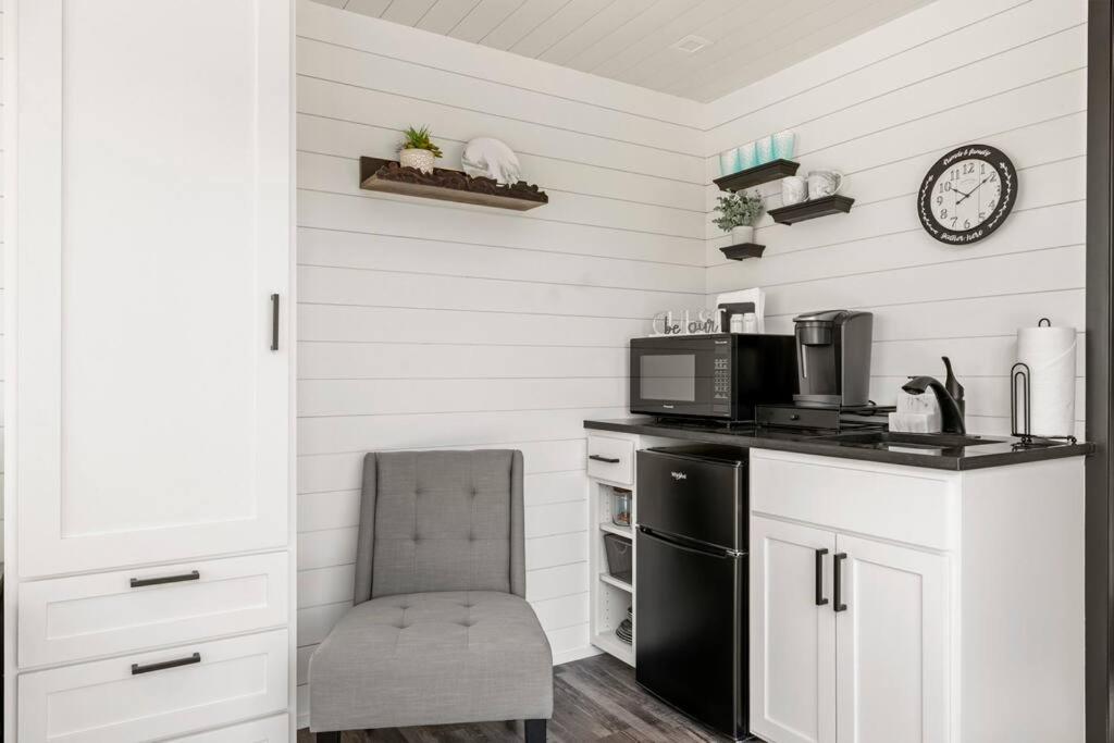 New Wilderness Hideout-Cozy Container Home photo