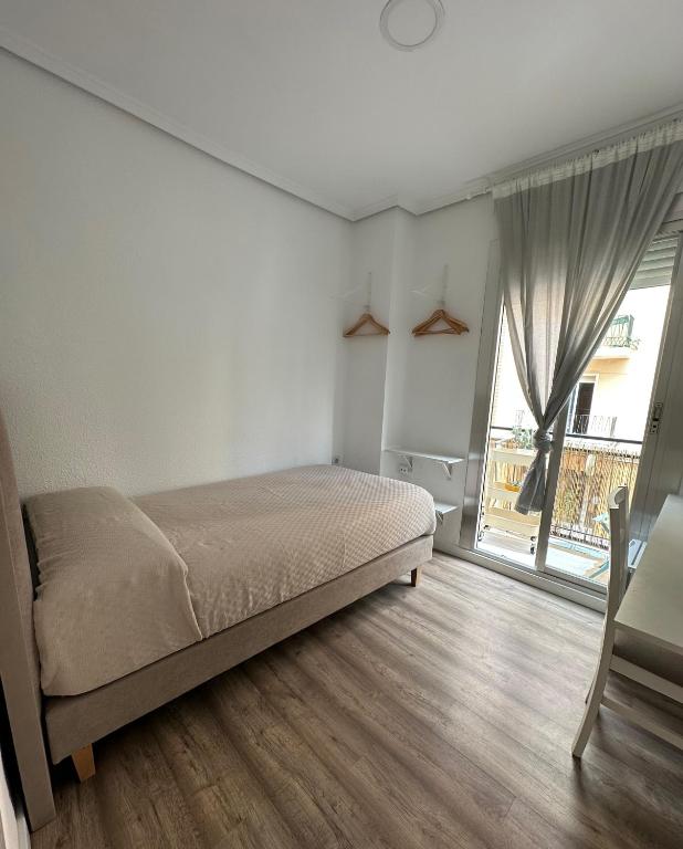 Habitación bien situada, cómoda y nueva, Valencia – Updated ...