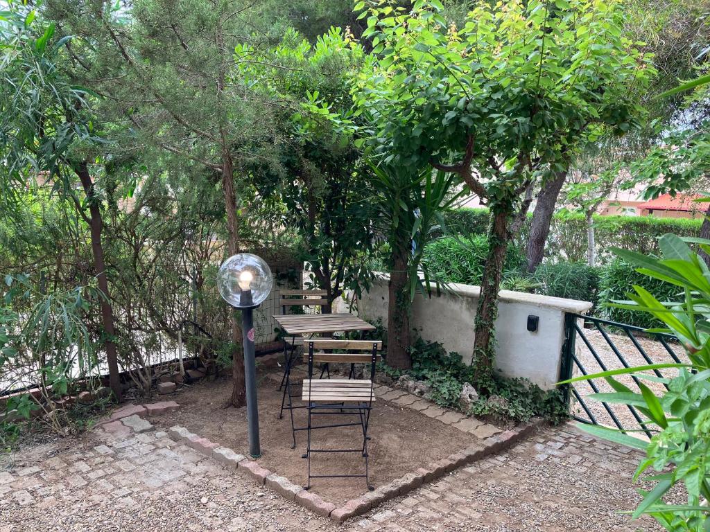 A garden outside Villa Dune