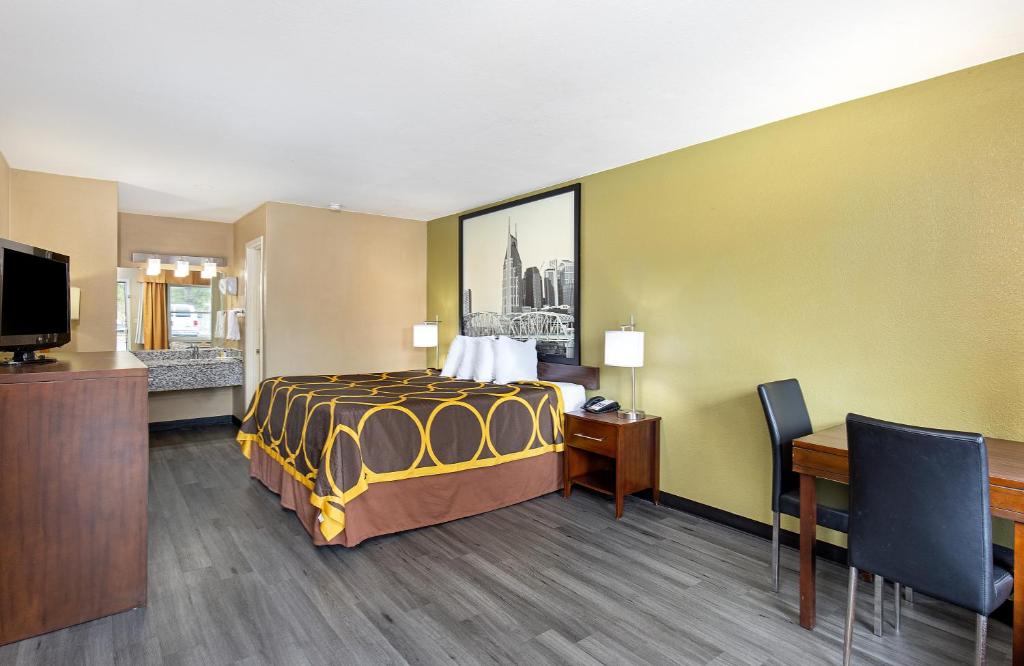 Super 8 by Wyndham Nashville West photo