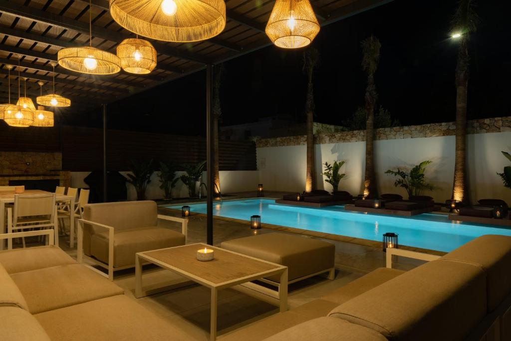 Bazén v ubytování STALèA Luxury Villa nebo v jeho okolí