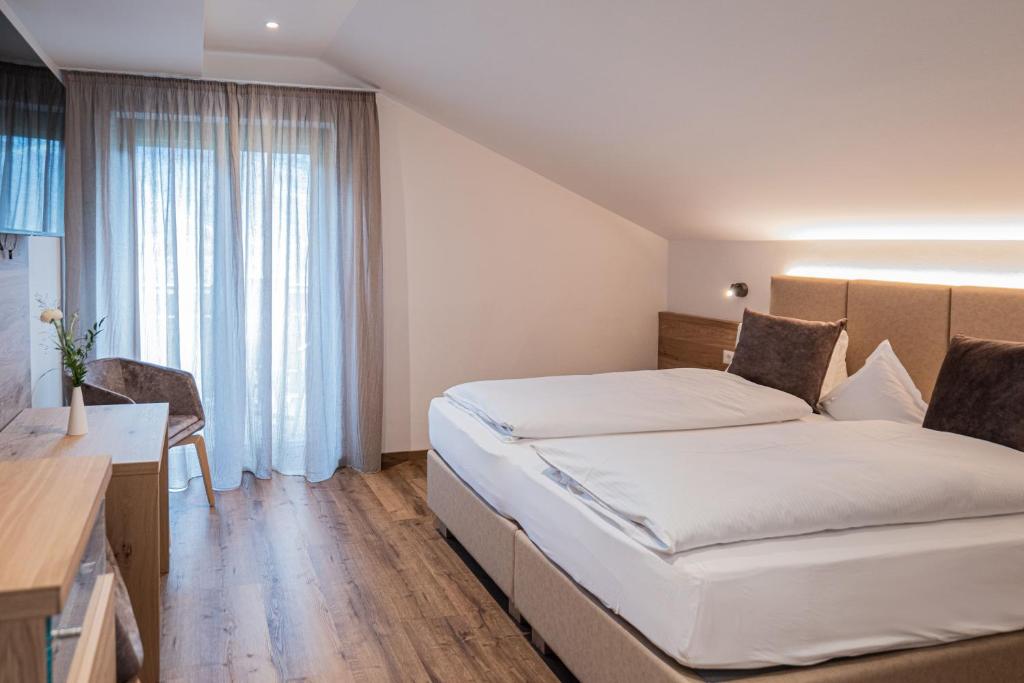 Postel nebo postele na pokoji v ubytování Garni Hotel Am Meilenstein