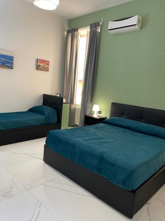 Posteľ alebo postele v izbe v ubytovaní Dante Rooms