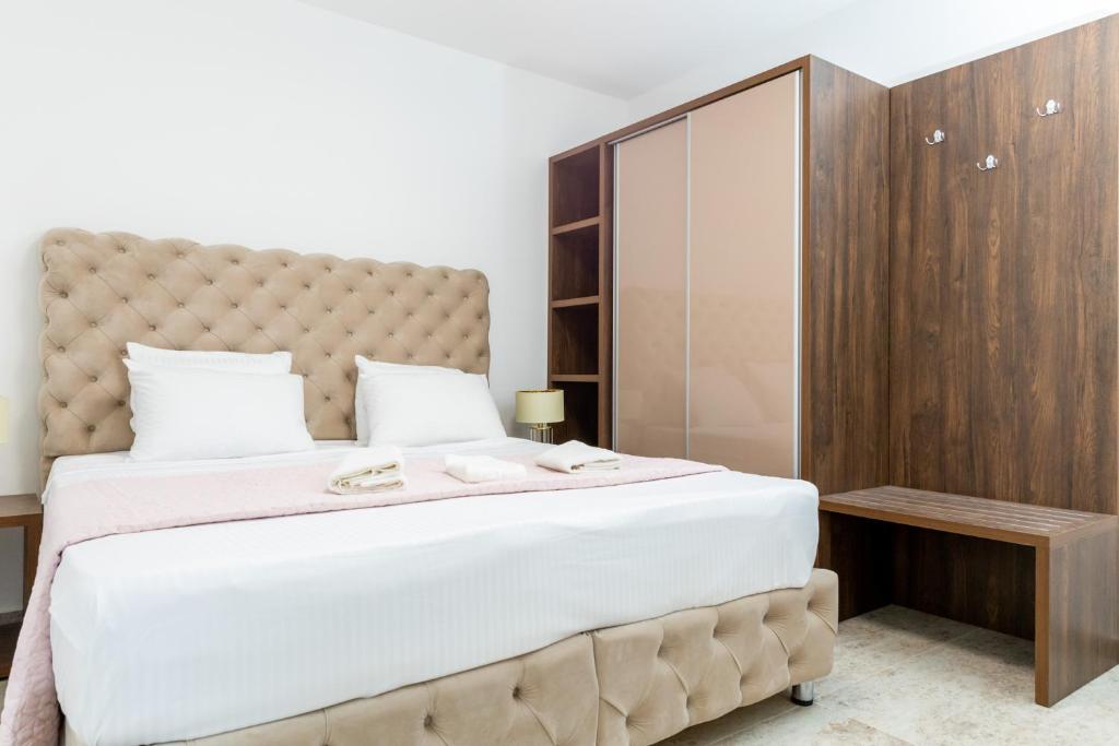 Postel nebo postele na pokoji v ubytování Lira Suites