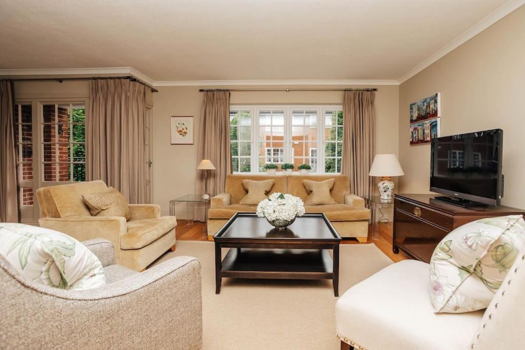 Pearl River House, Henley on Thames (updated prices 2024)