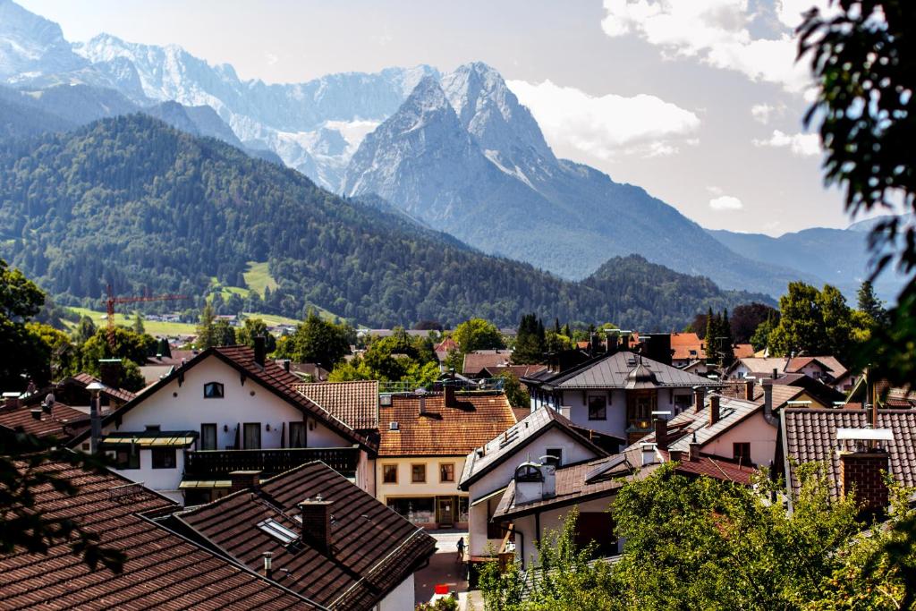a view of a town with mountains in the background at Guade Stub´n in Garmisch-Partenkirchen