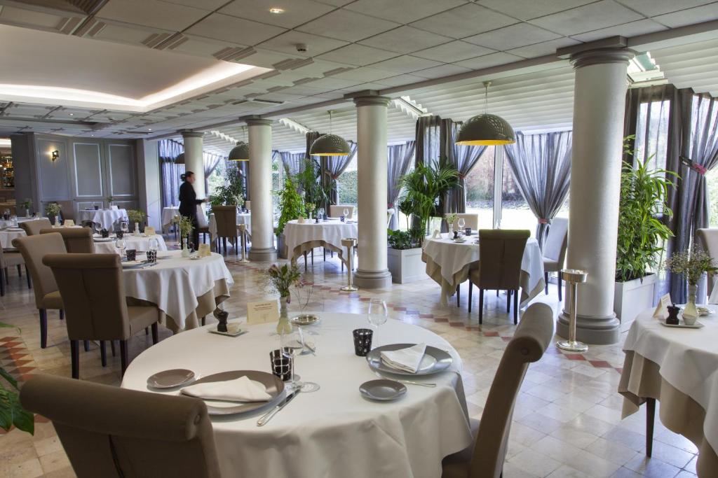Restaurace v ubytování Logis Hostellerie des Clos et restaurant Bistrot des grands crus