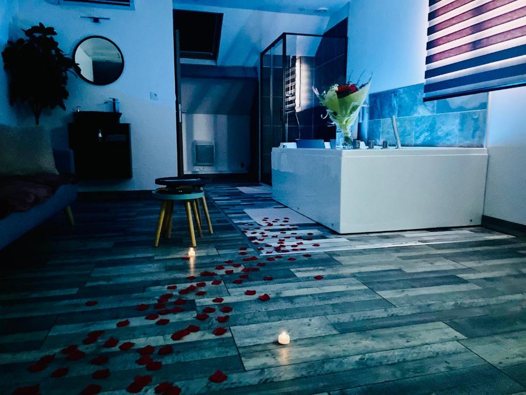 Area lobi atau resepsionis di La Bulle de Romance - Love Room