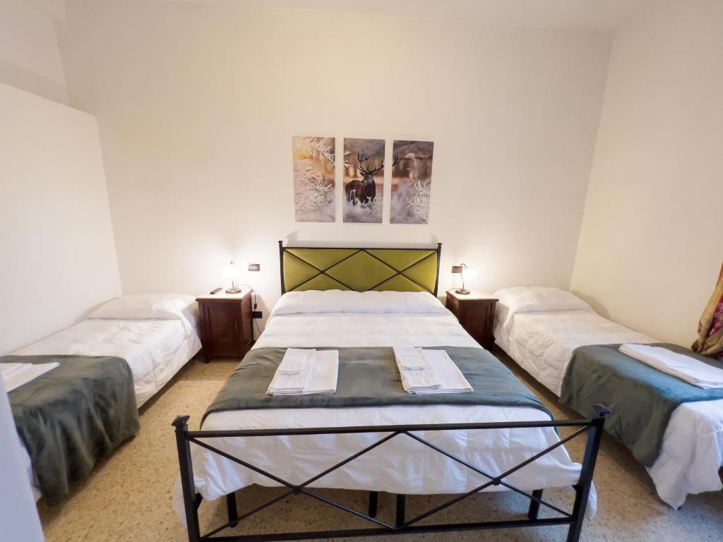 Postel nebo postele na pokoji v ubytování Monte Marsicano Hotel