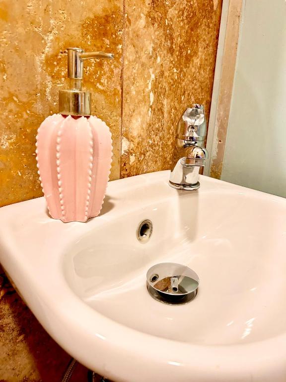 Koupelna v ubytování MCC Suites Valletta