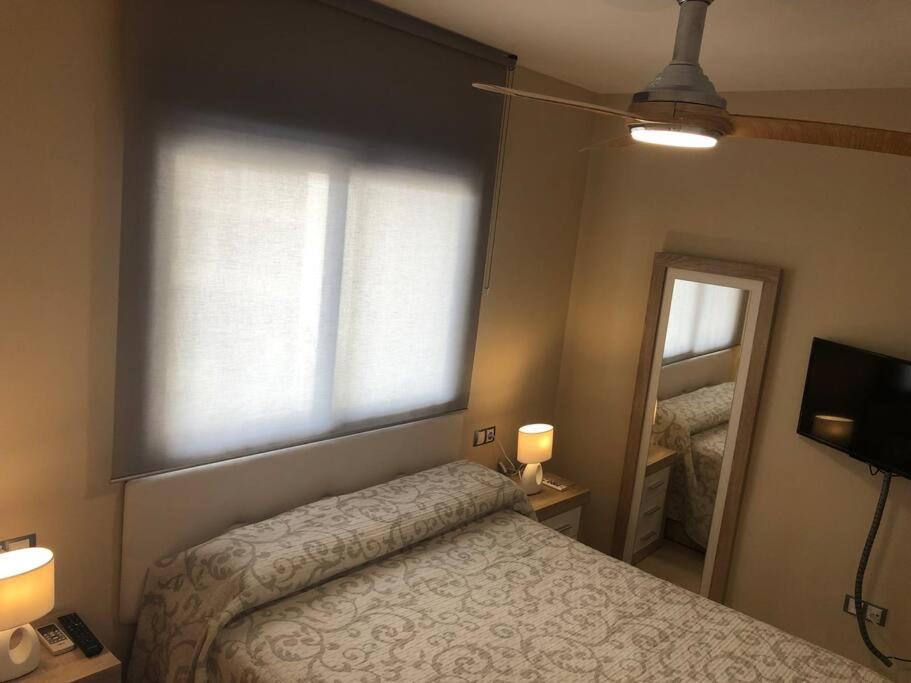 Postel nebo postele na pokoji v ubytování Destino Deluxe Roquetas Envía Golf & SPA