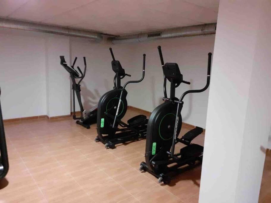 Fitness centrum a/nebo fitness zařízení v ubytování Destino Deluxe Roquetas Envía Golf & SPA