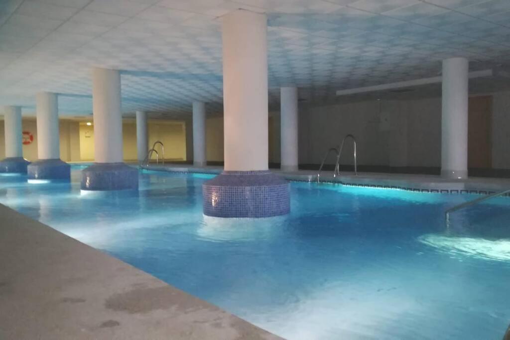 Bazén v ubytování Destino Deluxe Roquetas Envía Golf & SPA nebo v jeho okolí