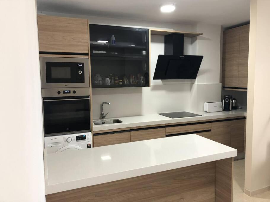 Kuchyň nebo kuchyňský kout v ubytování Destino Deluxe Roquetas Envía Golf & SPA
