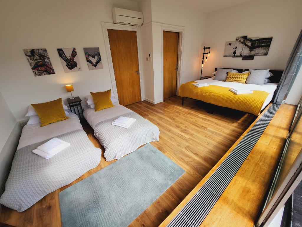 Top Floor Room in Baker St - Double Or Twin Room