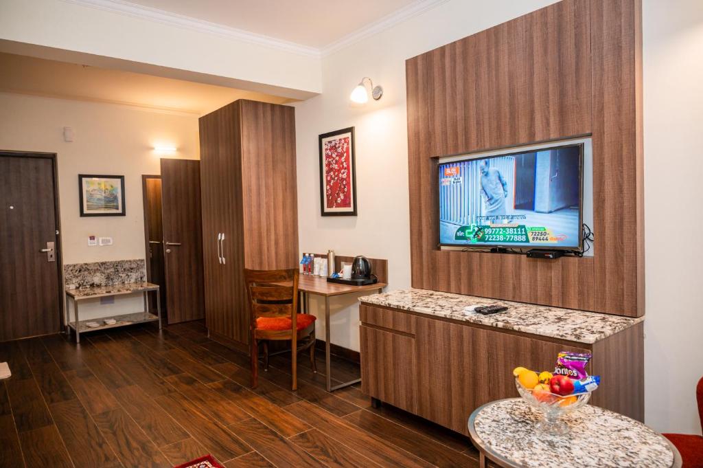 TV a/nebo společenská místnost v ubytování La Oasis by Meraden ,Goa