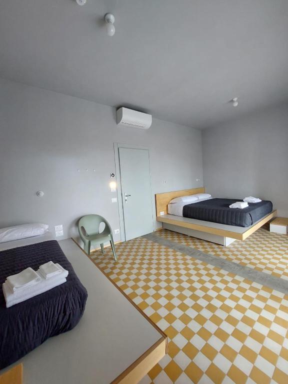 Voodi või voodid majutusasutuse 'RE-Dama Hostel toas