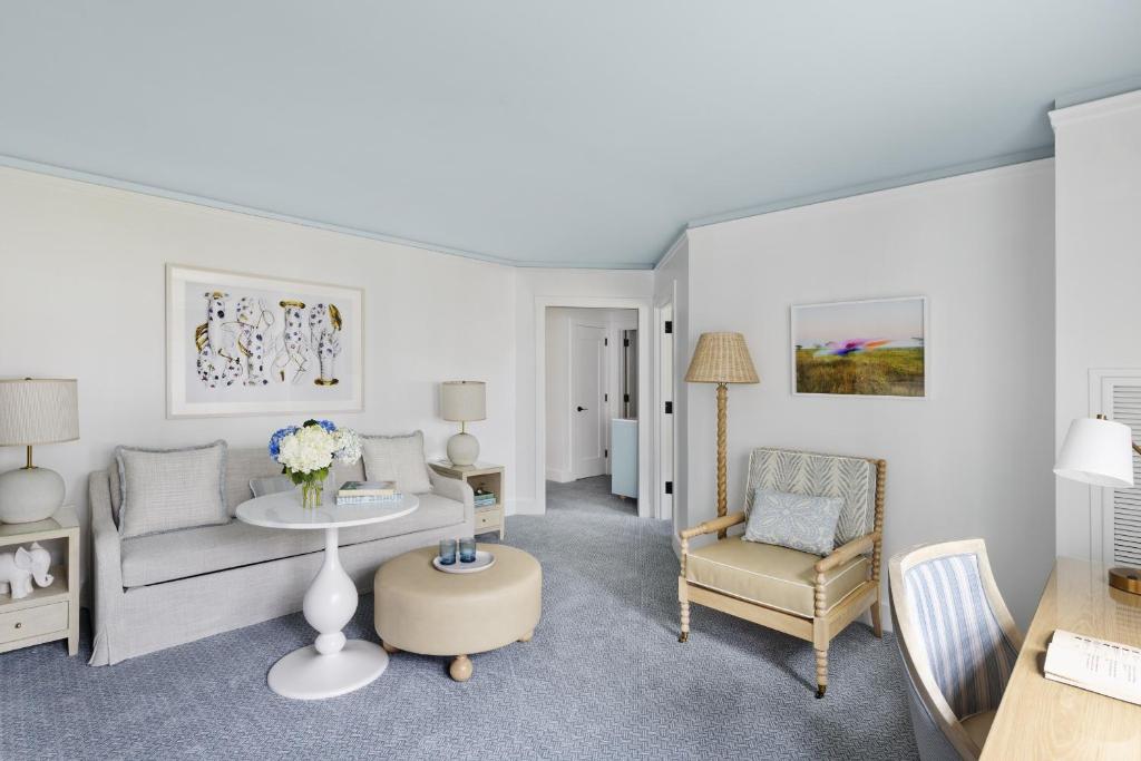 White Elephant Hotel photo