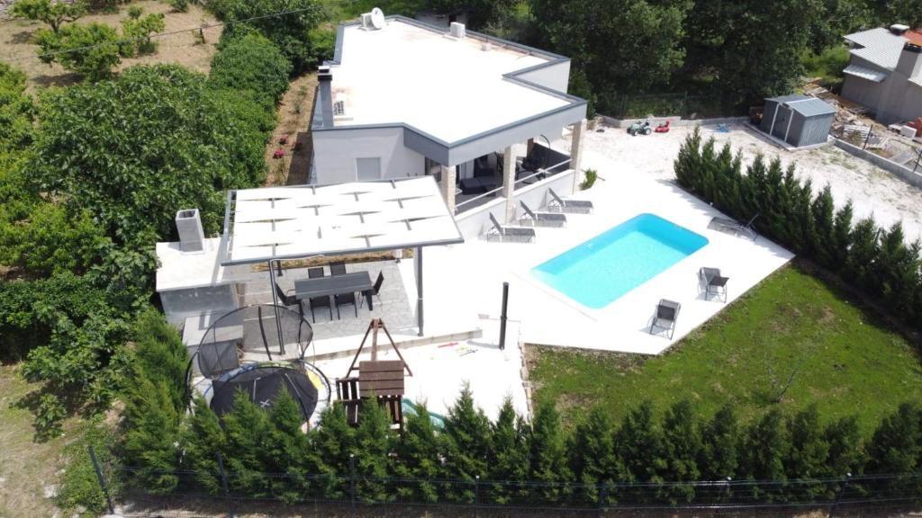 Bazén v ubytovaní Villa Naklice alebo v jeho blízkosti