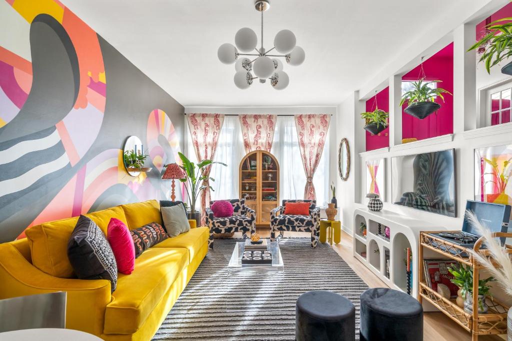 TV a/nebo společenská místnost v ubytování INSTA worthy Home! *Sleeps 8* - Walker's Point!