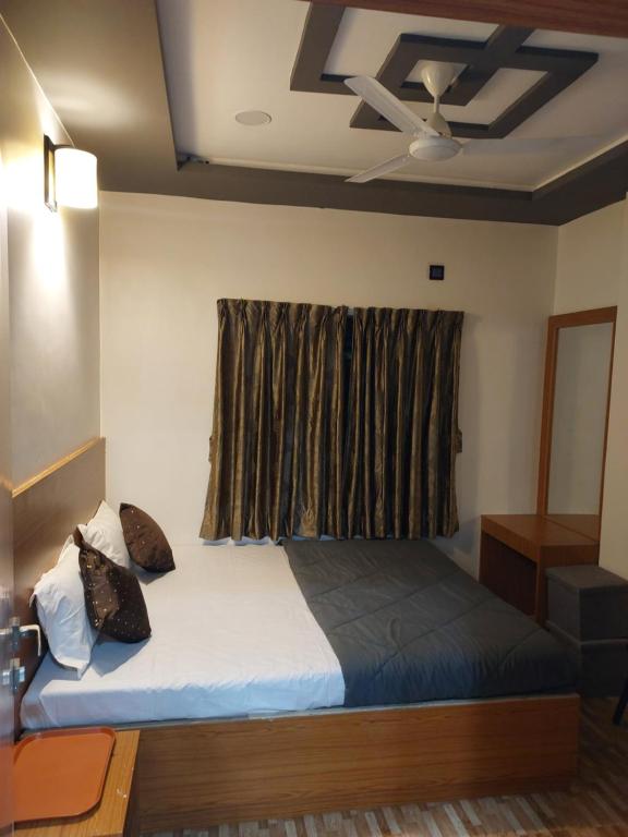 Hotel Sai Dakshina Inn - Habitación Doble Grande