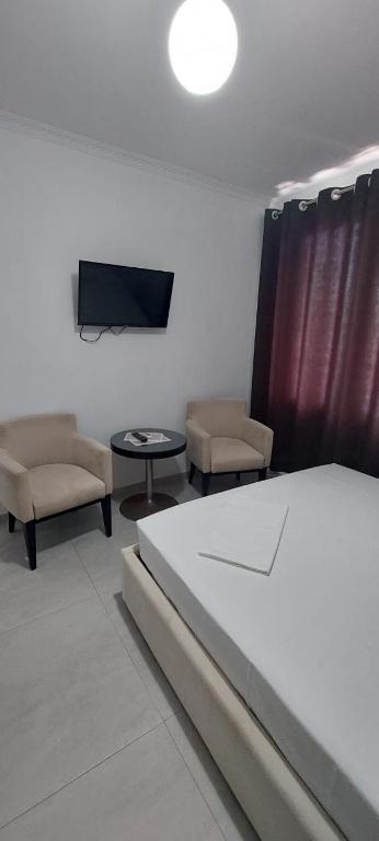 TV a/nebo společenská místnost v ubytování HOTEL KRISTAL
