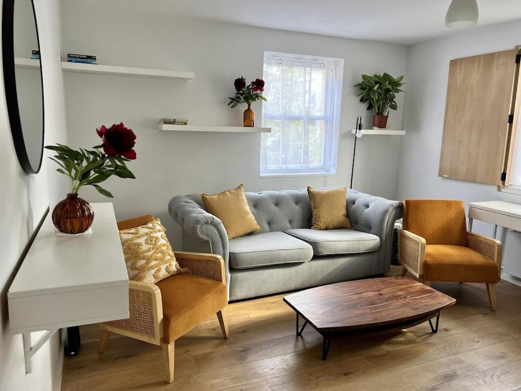 Sunny 2 Bed Apt on Portobello Rd, London (updated prices 2024)