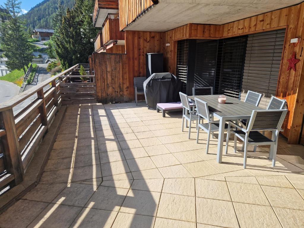Balkón nebo terasa v ubytování Superbe appartement Champex-Lac avec piscine et sauna
