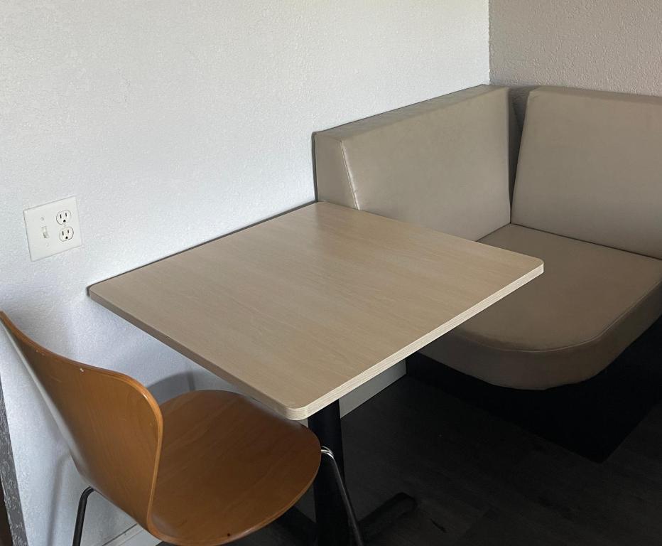 Motel 6-Sallisaw, OK - Habitación Con Cama Extragrande - No Fumadores