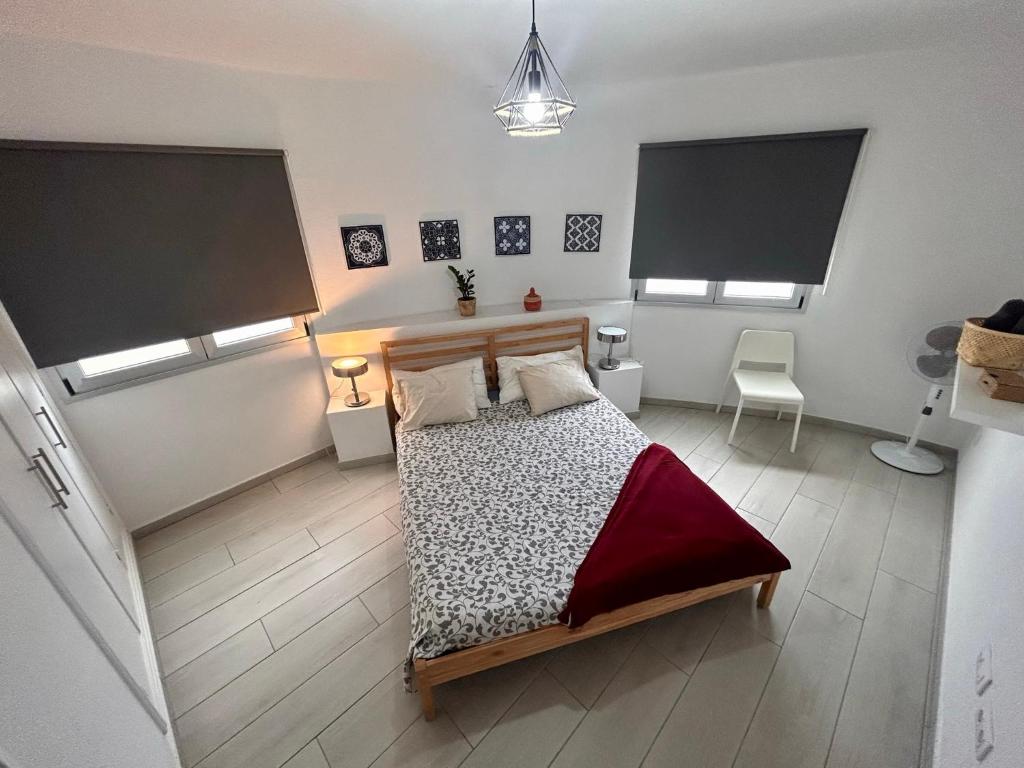 A bed or beds in a room at Alquilaencanarias- Medano Beach Tarajal