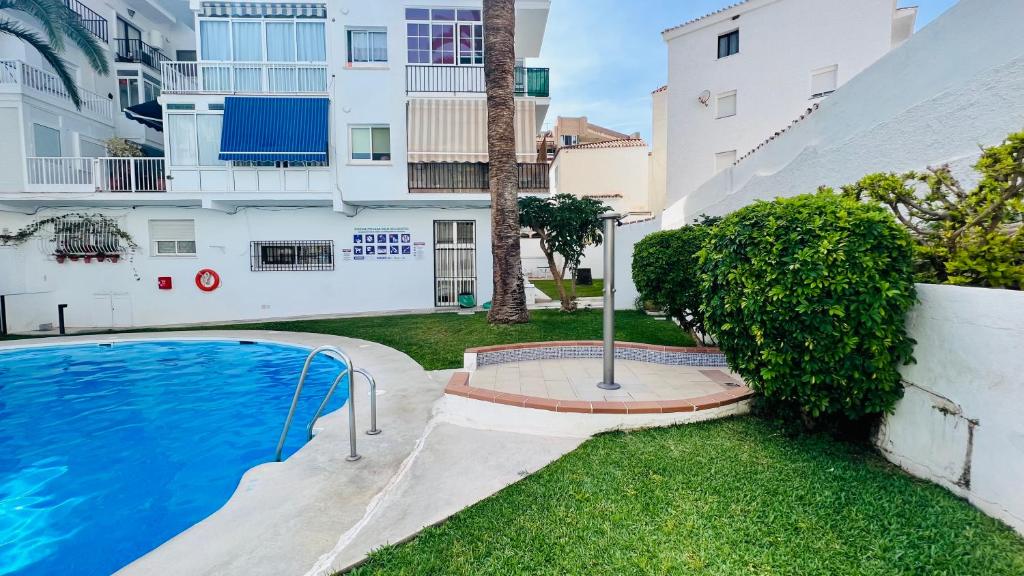 Bazén v ubytování Estudio Bahía en el centro de Nerja - South Costa nebo v jeho okolí