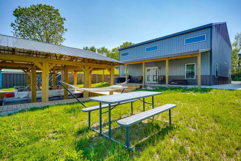 Waterfront Buckeye Lake Vacation Rental with Hot Tub, Hebron (updated