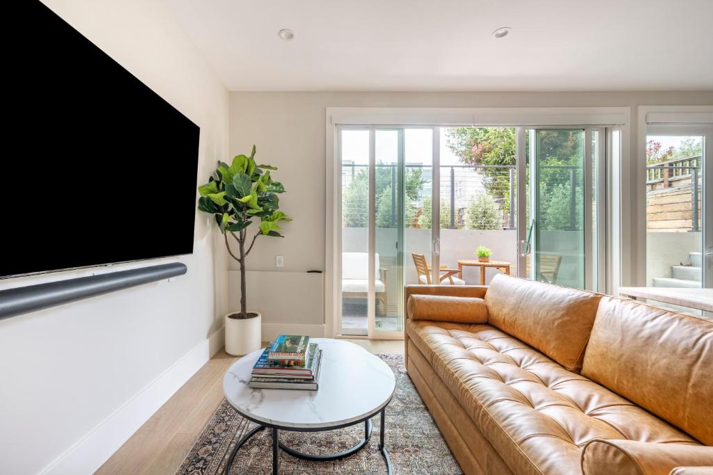a living room with a couch and a tv at Modern Luxury 3 BR Near Presidio & GG Park in San Francisco