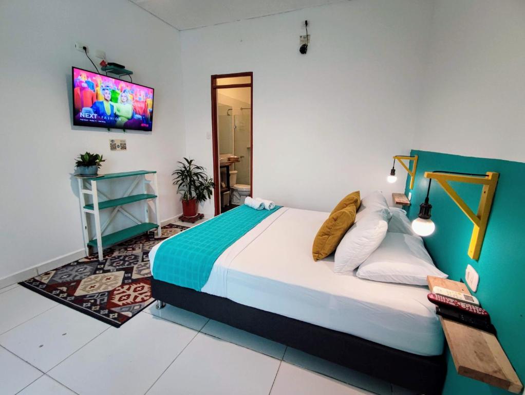 Cama o camas de una habitación en Bona Vida Hostel