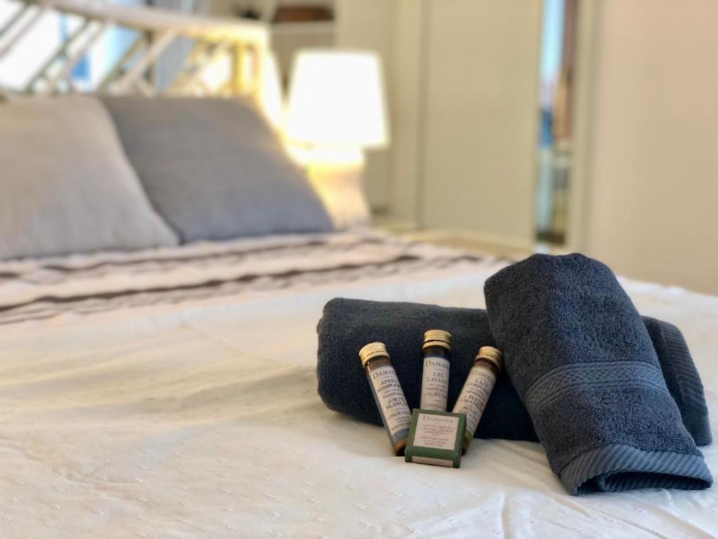 Posteľ alebo postele v izbe v ubytovaní Mikaela Beach House Estepona Marbella Malaga