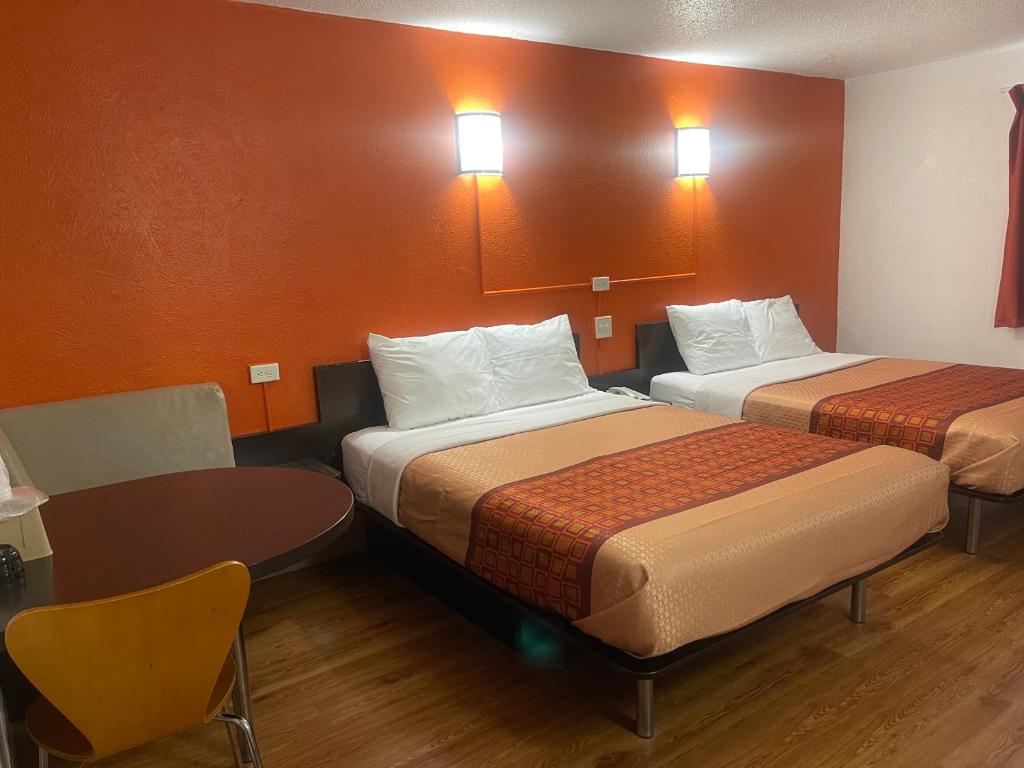 Regal 8 Inn & Suites - Habitación Doble De Lujo