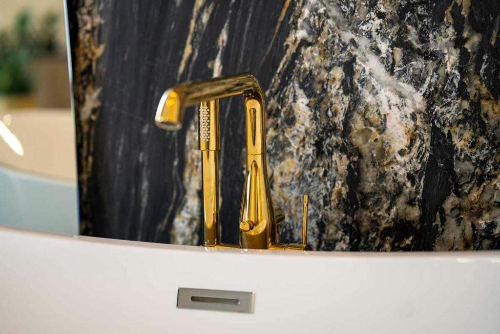 Fotografia z galérie ubytovania Aparthotel ZATOR Glam 52 jacuzzi v Zatore