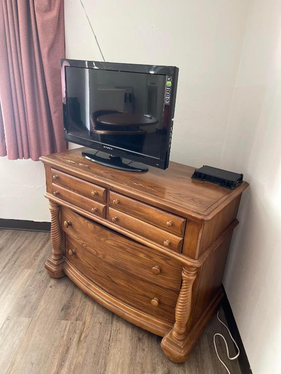Μια τηλεόραση ή/και κέντρο ψυχαγωγίας στο Safari Motel