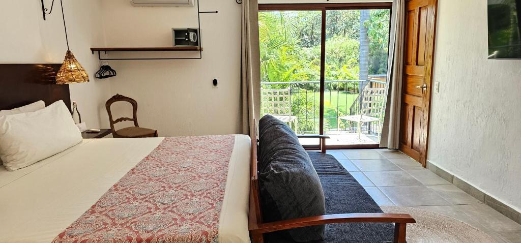 Postel nebo postele na pokoji v ubytování Plaza Chapala Hotel