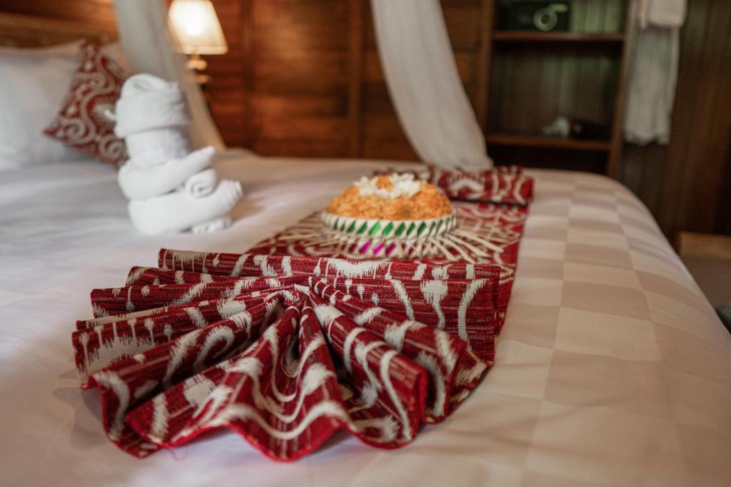 Postel nebo postele na pokoji v ubytování Uma Linggah Resort by Puri Signatures