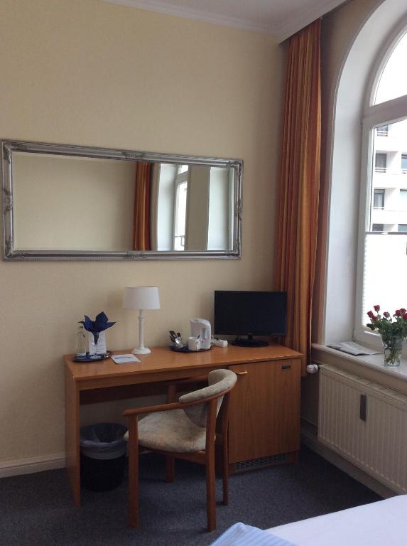 TV a/nebo společenská místnost v ubytování Marin Hotel Sylt GmbH